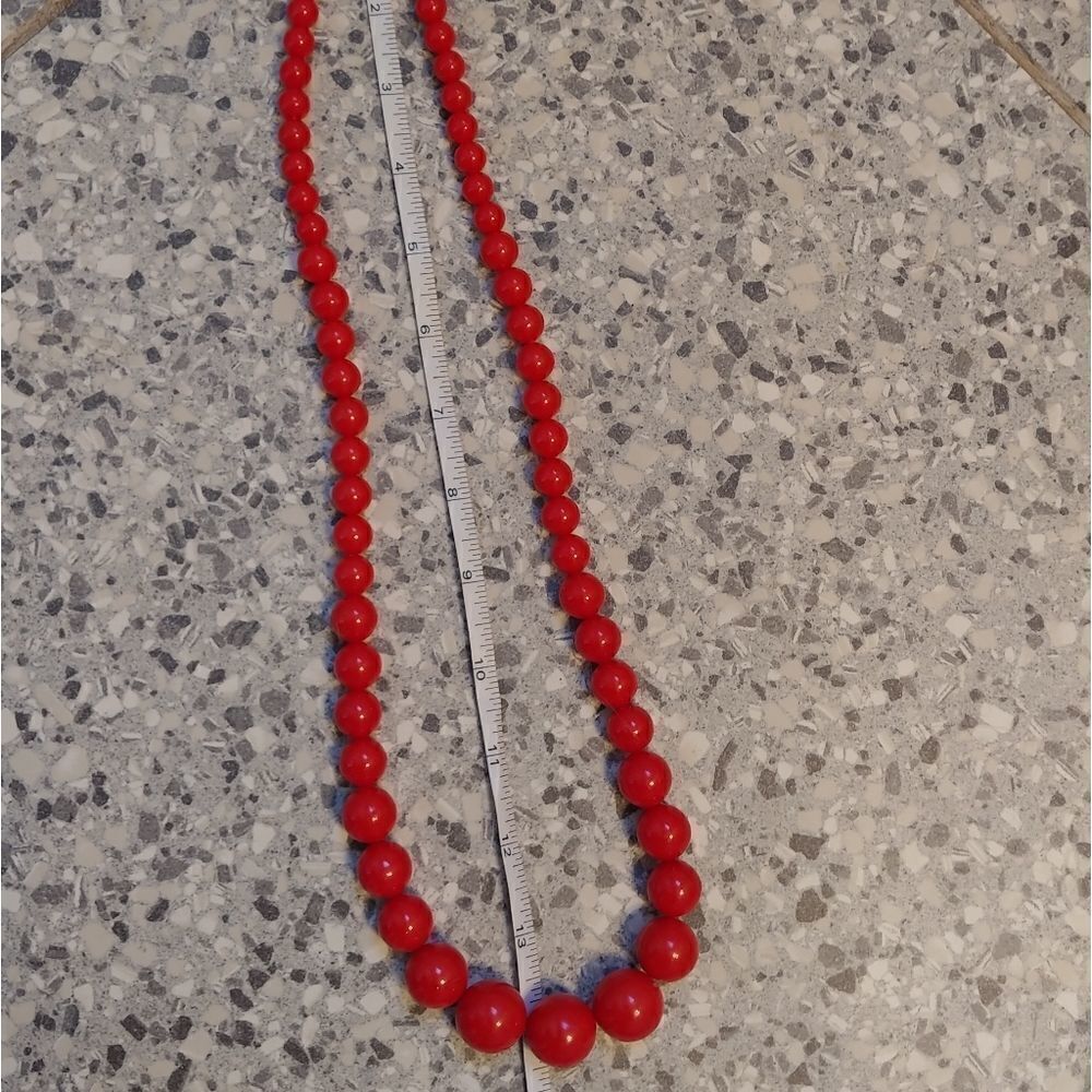 Vintage 60s Red Plastic Beaded Necklace - Picture 6 of 8